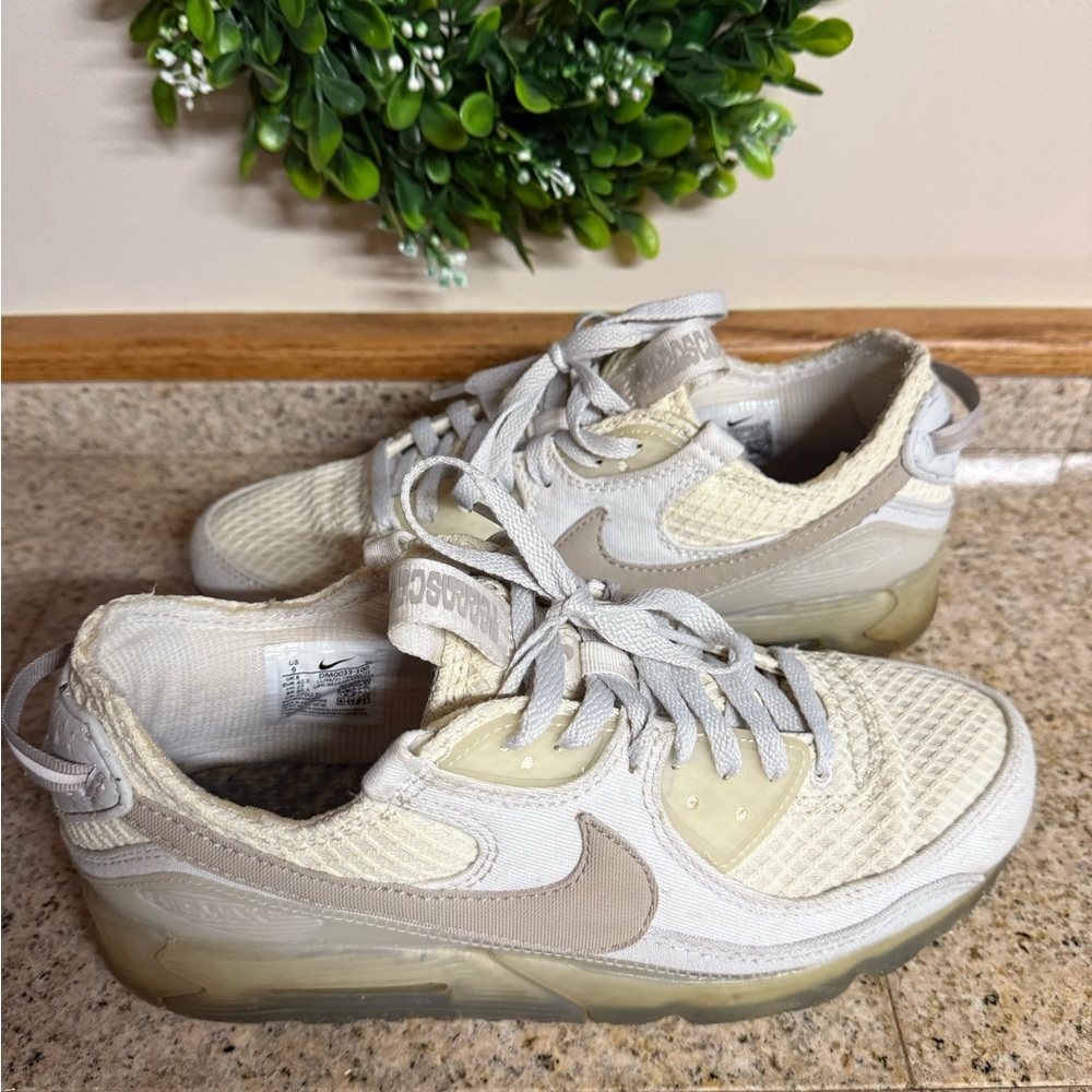 Nike Men's Cream and Tan Athletic Shoes